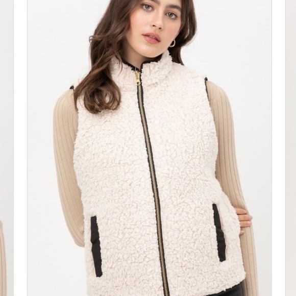 🖤REVERSIBLE QUILTED SLEEVELESS VEST - Picture 3 of 4